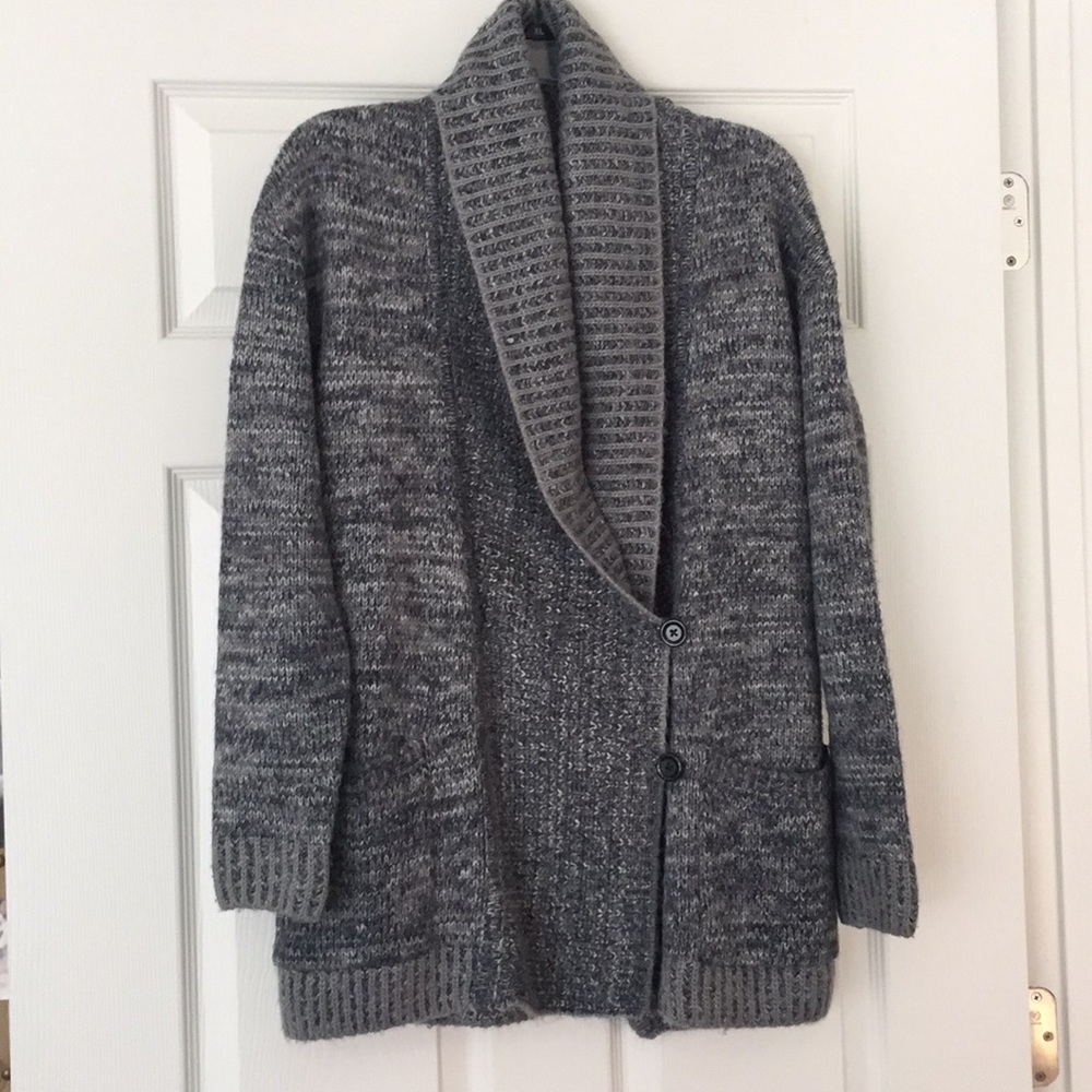 Gap sweater